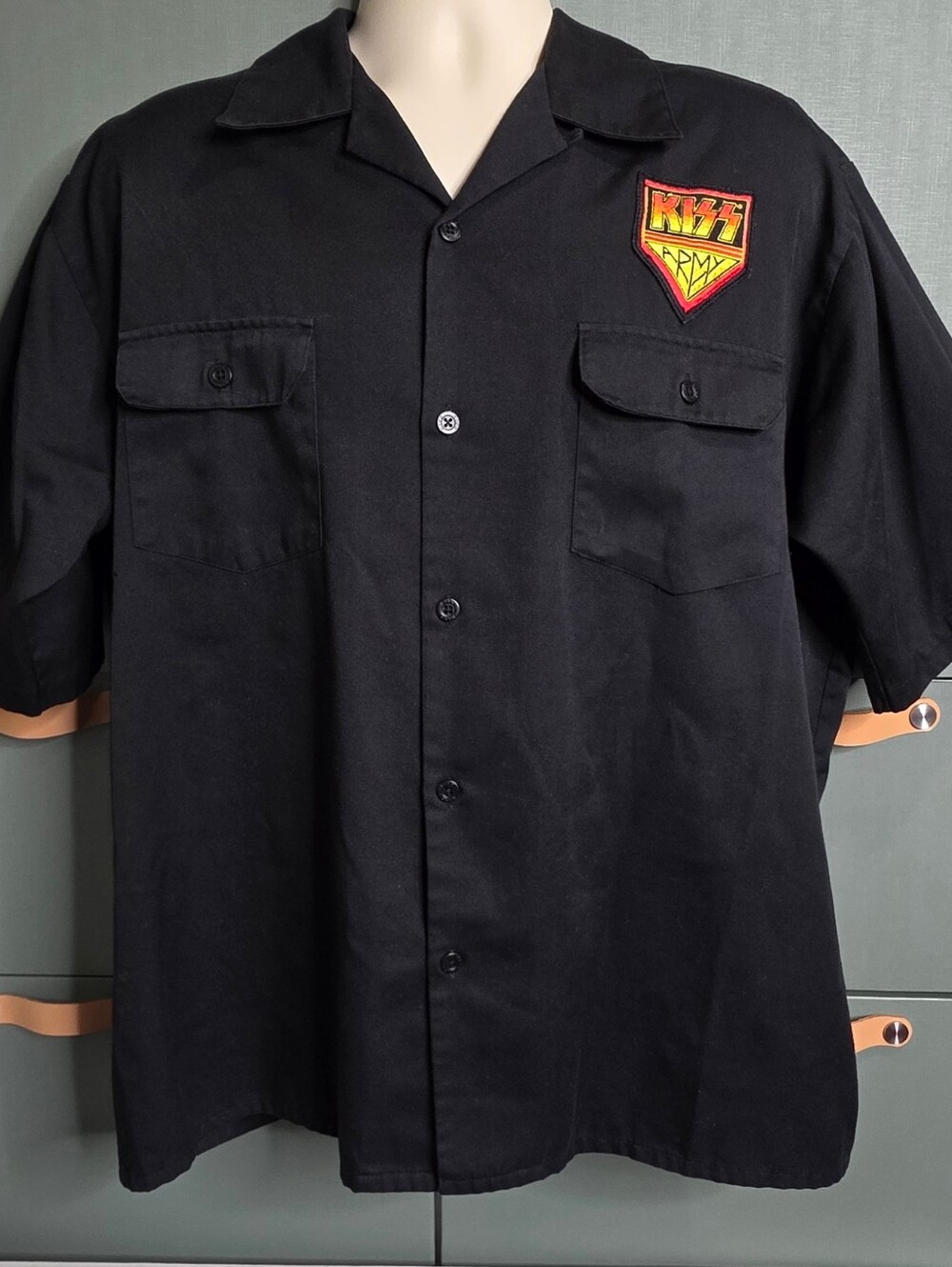 766. Official KISS Army Embroidered Black Button Up Men's XL Vintage (R1)